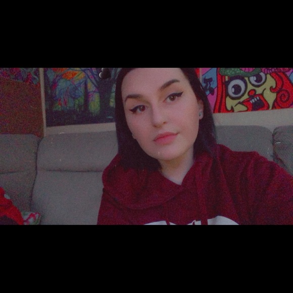 Meet your Posher, Michaela - Picture 1 of 1